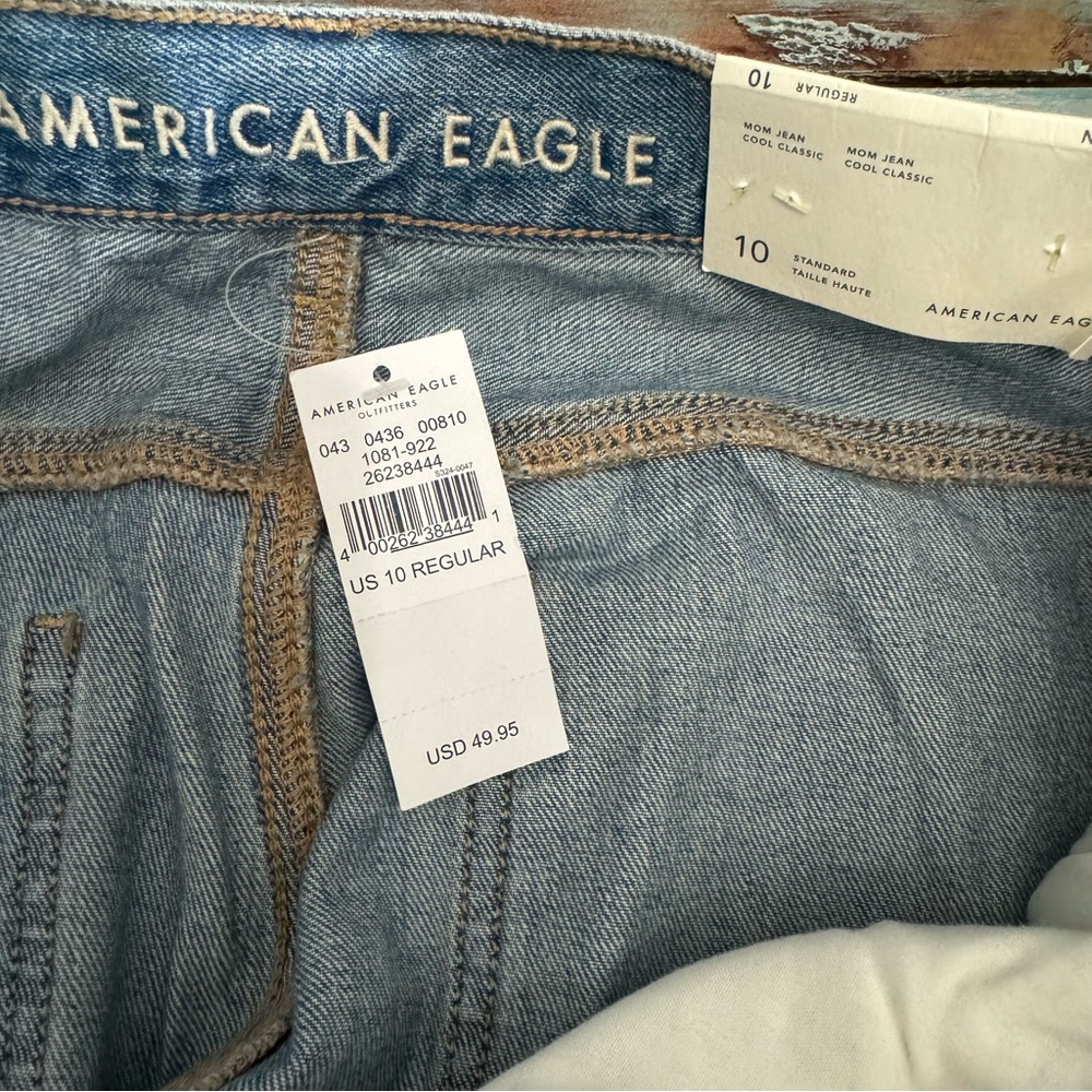New woman’s American eagle mom Distressed Jeans Sz 10 - Picture 6 of 7